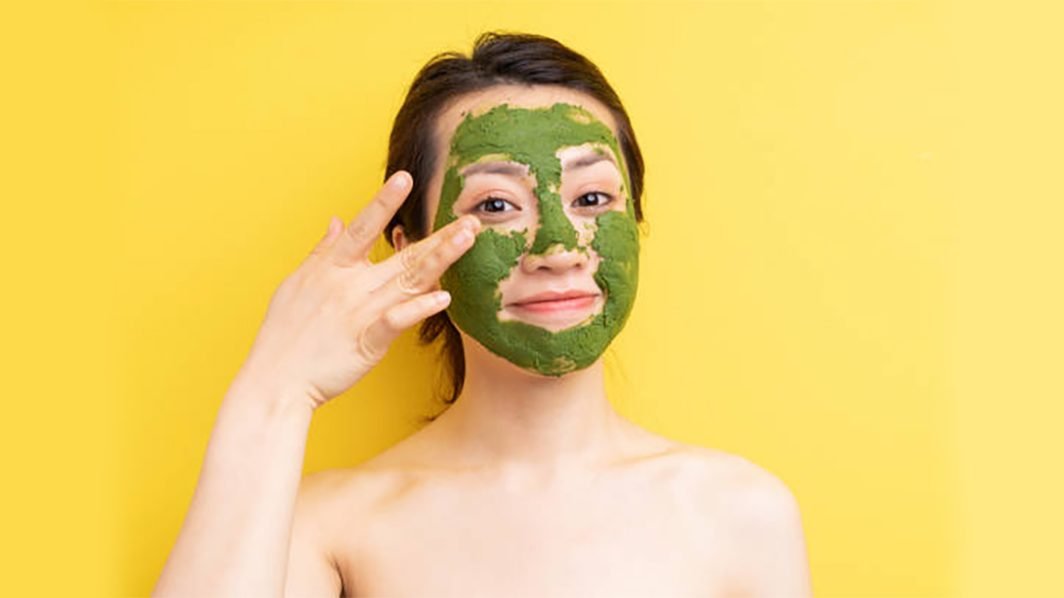 Rejuvenate Your Skin with a Simple Seaweed Facial Mask